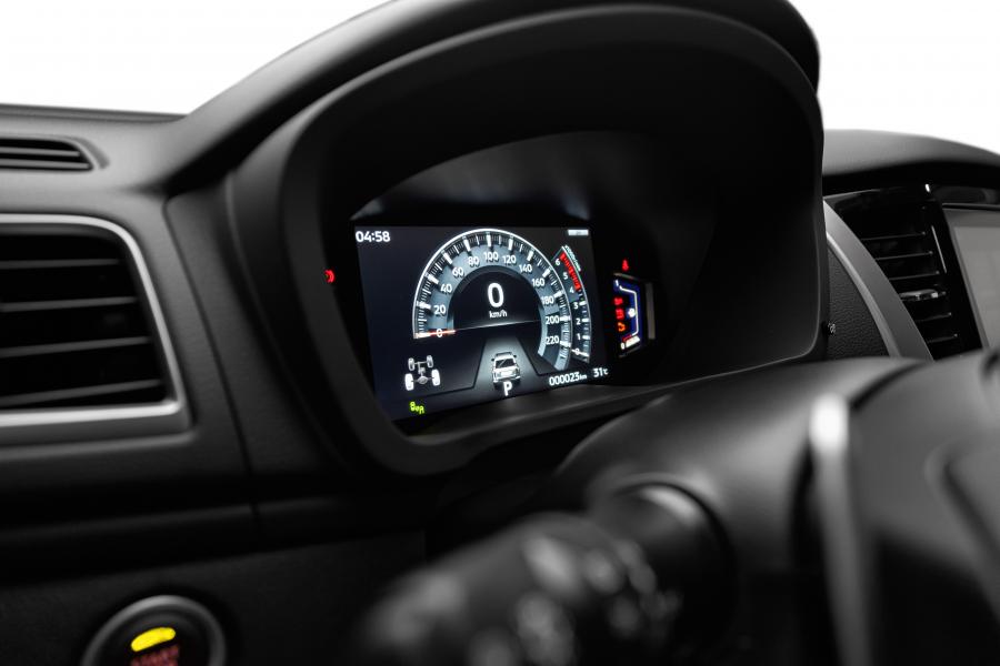 Панель приборов Mitsubishi Pajero Sport HPE-S 2020 года  (LA) (фото 23 из 38)